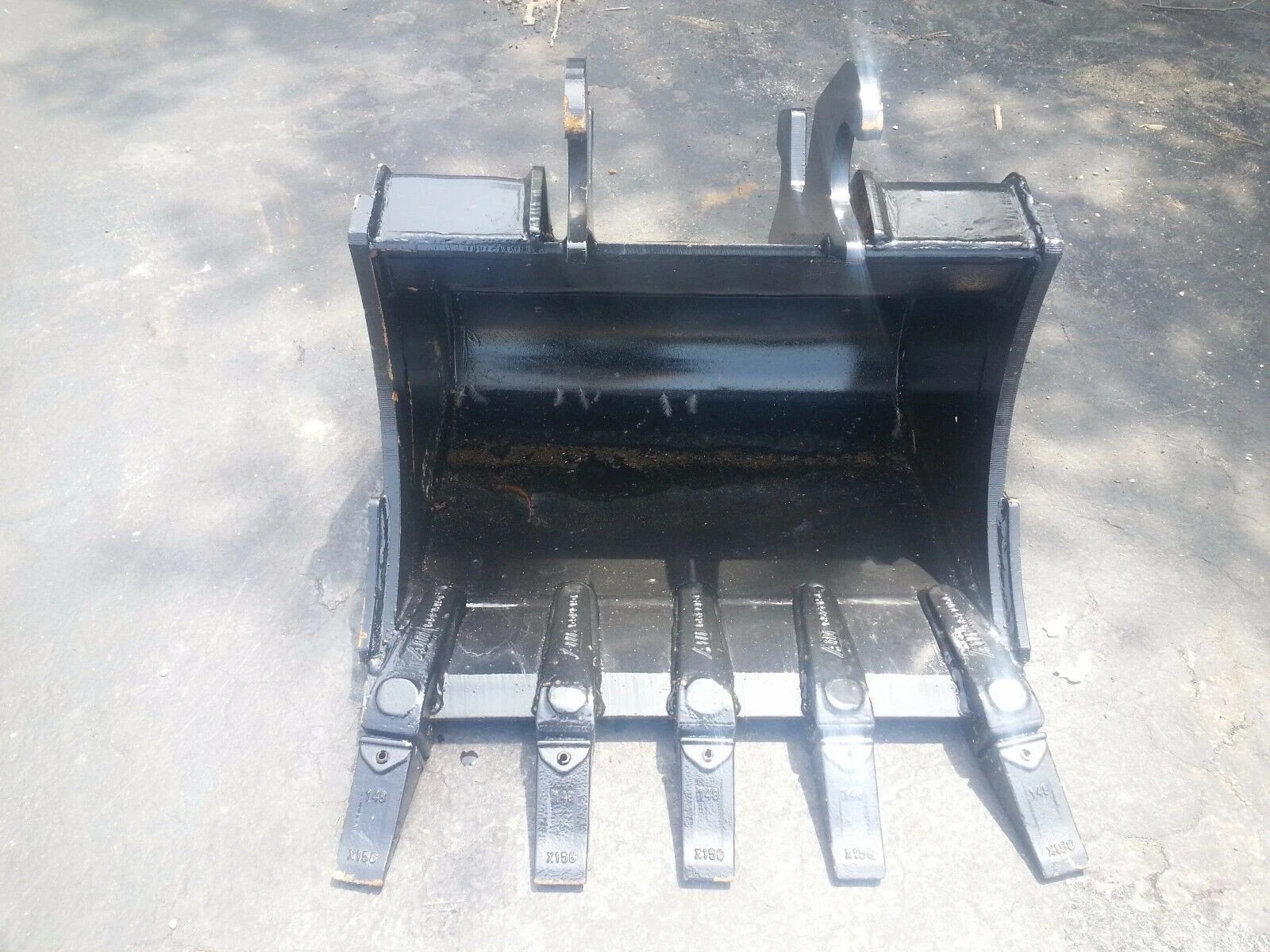 Deere 35G 35P 24" Tooth Bucket