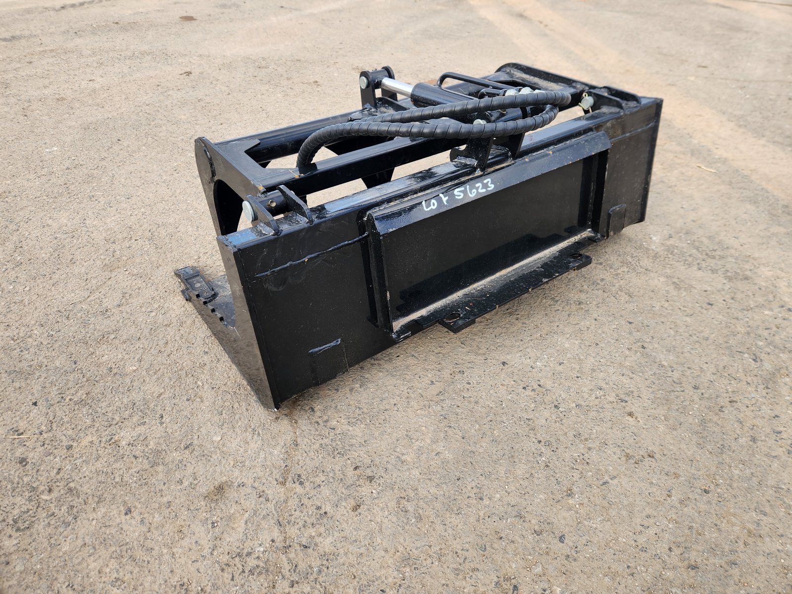 Mini Skid Steer 42" Tooth Grapple Bucket - Full size
