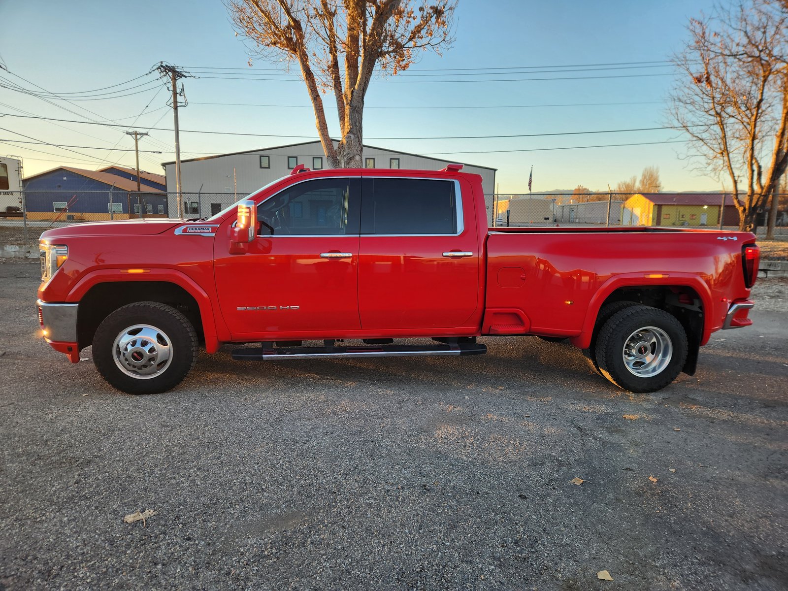 2021 GMC Sierra SLT 3500HD Crewcab Dually 4x4 - Full size