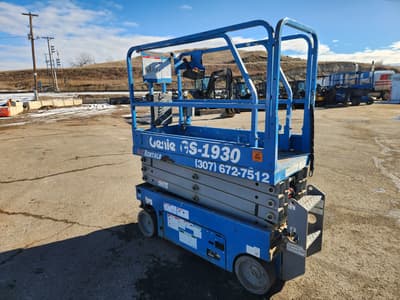 2014 Genie GS 1930 Scissor Lift - Image 4